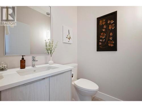 3639 Riviera Drive, Kelowna, BC - Indoor Photo Showing Bathroom