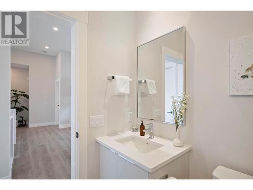 3639 Riviera Drive, Kelowna, BC - Indoor Photo Showing Bathroom