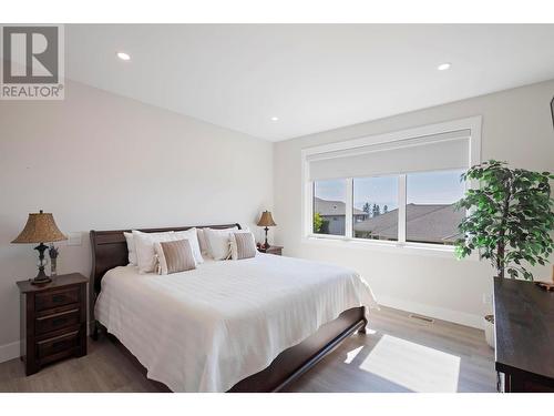 3639 Riviera Drive, Kelowna, BC - Indoor Photo Showing Bedroom