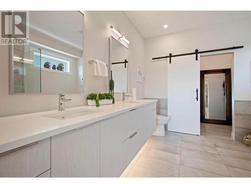 3639 Riviera Drive, Kelowna, BC - Indoor Photo Showing Bathroom