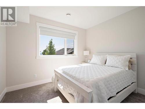 3639 Riviera Drive, Kelowna, BC - Indoor Photo Showing Bedroom