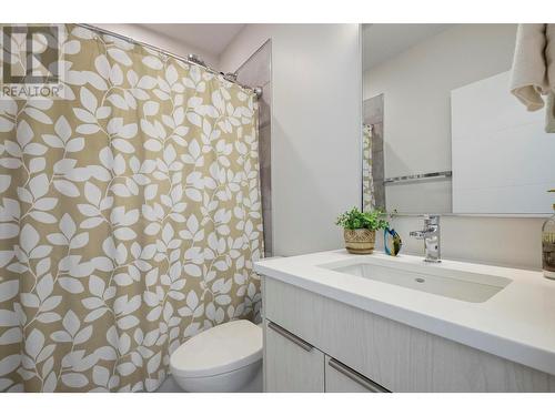 3639 Riviera Drive, Kelowna, BC - Indoor Photo Showing Bathroom