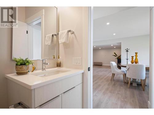 3639 Riviera Drive, Kelowna, BC - Indoor Photo Showing Bathroom