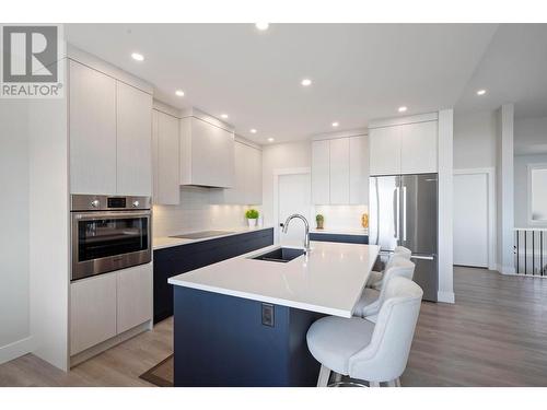 3639 Riviera Drive, Kelowna, BC - Indoor Photo Showing Kitchen With Upgraded Kitchen