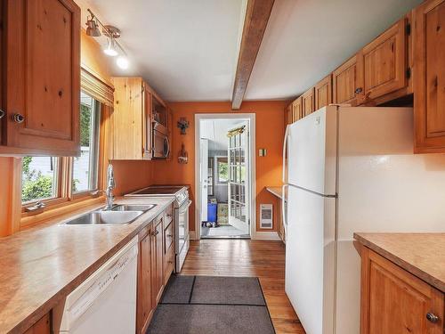 Cuisine - 20237 Ch. Lakeshore, Baie-D'Urfé, QC - Indoor Photo Showing Kitchen With Double Sink