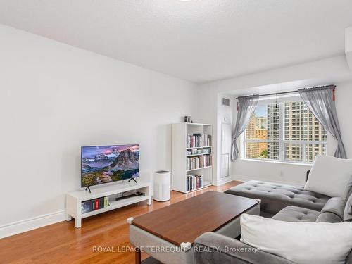 1408-8 Mckee Ave, Toronto, ON - Indoor Photo Showing Living Room