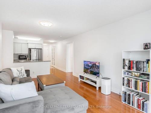 1408-8 Mckee Ave, Toronto, ON - Indoor Photo Showing Living Room