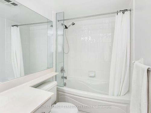 1408-8 Mckee Ave, Toronto, ON - Indoor Photo Showing Bathroom