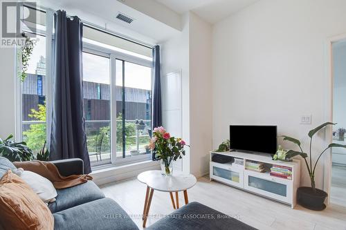 201 - 225 Sumach Street, Toronto (Regent Park), ON - Indoor Photo Showing Living Room