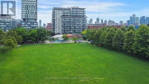 201 - 225 Sumach Street, Toronto (Regent Park), ON - Outdoor