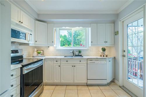 1310 Ester Drive, Burlington, ON - Indoor Photo Showing Kitchen