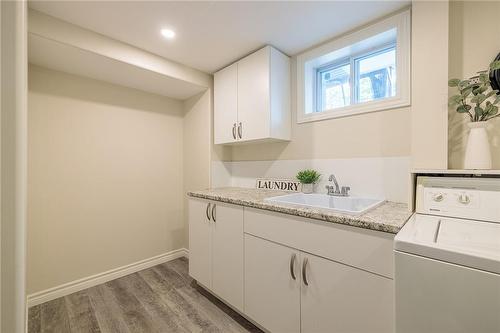 1310 Ester Drive, Burlington, ON - Indoor Photo Showing Laundry Room