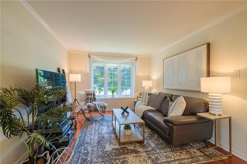 1310 Ester Drive, Burlington, ON - Indoor Photo Showing Living Room