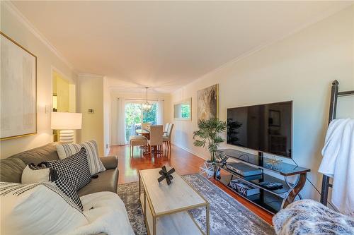 1310 Ester Drive, Burlington, ON - Indoor Photo Showing Living Room