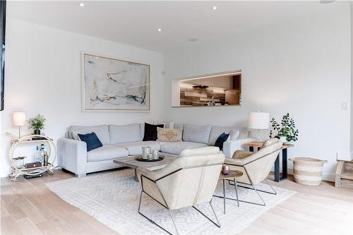 3362 Guildwood Drive, Burlington, ON - Indoor Photo Showing Living Room