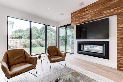 3362 Guildwood Drive, Burlington, ON - Indoor Photo Showing Living Room With Fireplace