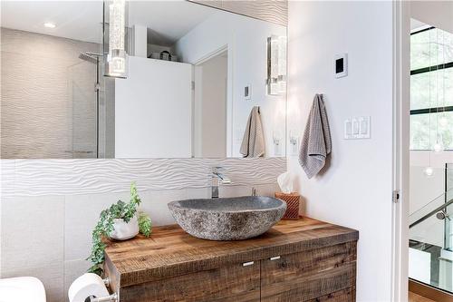 3362 Guildwood Drive, Burlington, ON - Indoor Photo Showing Bathroom