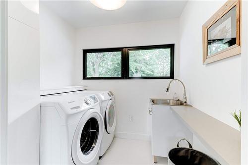 3362 Guildwood Drive, Burlington, ON - Indoor Photo Showing Laundry Room