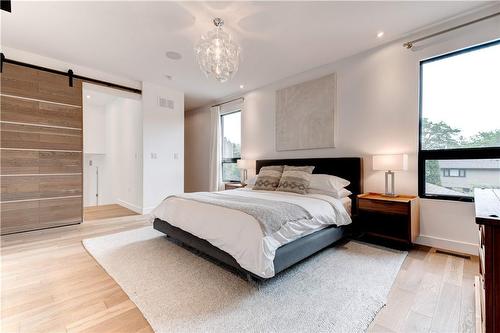 3362 Guildwood Drive, Burlington, ON - Indoor Photo Showing Bedroom