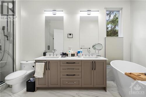 527 Broadhead Avenue, Ottawa, ON - Indoor Photo Showing Bathroom