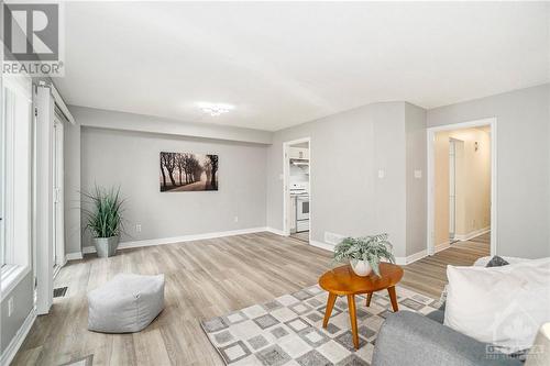 53 San Remo Private, Ottawa, ON - Indoor Photo Showing Living Room