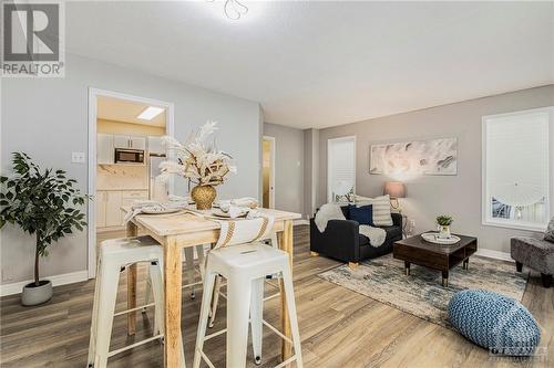 53 San Remo Private, Ottawa, ON - Indoor Photo Showing Living Room