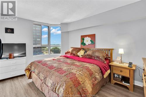 75 Riverside Drive East Unit# 702, Windsor, ON - Indoor Photo Showing Bedroom