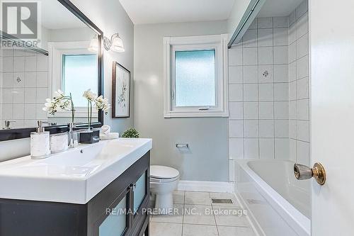 1629 Wembury Road, Mississauga (Lorne Park), ON - Indoor Photo Showing Bathroom