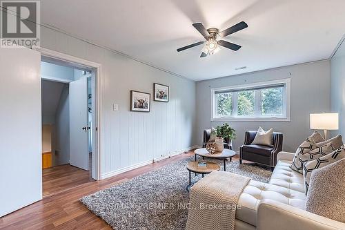 1629 Wembury Road, Mississauga, ON - Indoor Photo Showing Living Room