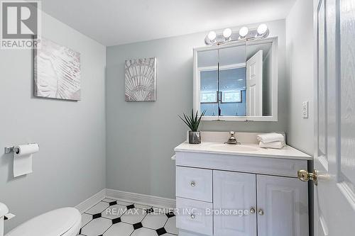 1629 Wembury Road, Mississauga, ON - Indoor Photo Showing Bathroom