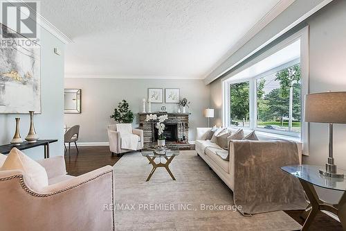 1629 Wembury Road, Mississauga (Lorne Park), ON - Indoor Photo Showing Living Room