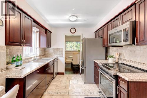 32 Saturn Drive, Brampton (Madoc), ON - Indoor Photo Showing Kitchen