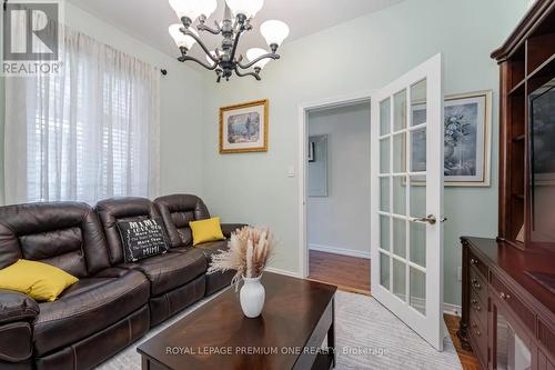 524 Salem Avenue N, Toronto (Dovercourt-Wallace Emerson-Junction), ON - Indoor Photo Showing Living Room