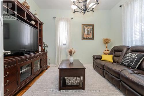 524 Salem Avenue N, Toronto (Dovercourt-Wallace Emerson-Junction), ON - Indoor Photo Showing Living Room