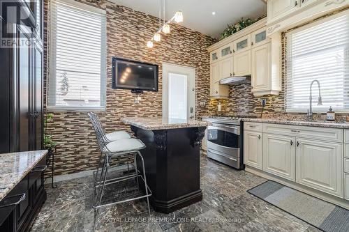 524 Salem Avenue N, Toronto (Dovercourt-Wallace Emerson-Junction), ON - Indoor Photo Showing Kitchen With Upgraded Kitchen