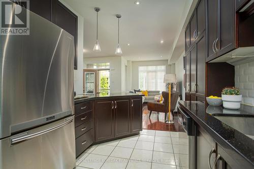 41 - 181 Plains Road W, Burlington (Bayview), ON - Indoor Photo Showing Kitchen With Upgraded Kitchen