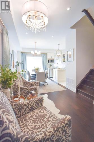 3961 Koenig Road, Burlington (Alton), ON - Indoor Photo Showing Living Room