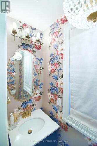 3961 Koenig Road, Burlington (Alton), ON - Indoor Photo Showing Bathroom