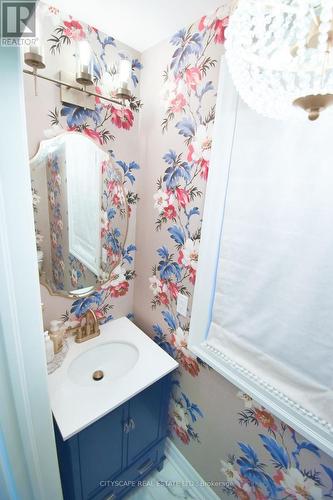 3961 Koenig Road, Burlington, ON - Indoor Photo Showing Bathroom