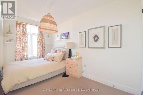 3961 Koenig Road, Burlington, ON - Indoor Photo Showing Bedroom