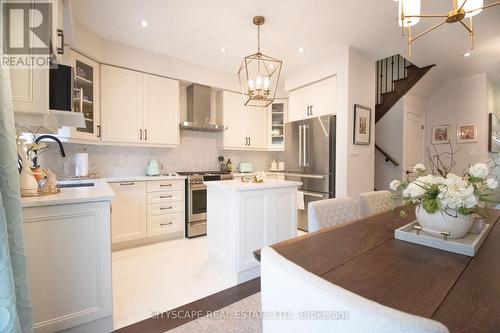 3961 Koenig Road, Burlington, ON - Indoor Photo Showing Kitchen With Upgraded Kitchen