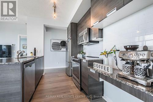 904 - 75 Eglinton Avenue W, Mississauga (Hurontario), ON - Indoor Photo Showing Kitchen With Upgraded Kitchen