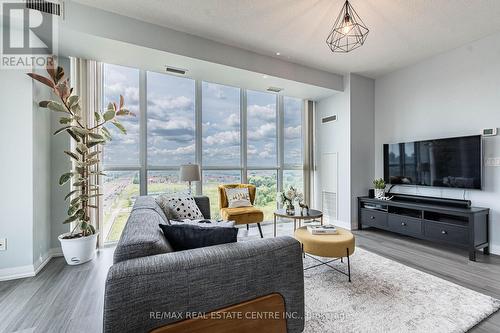 904 - 75 Eglinton Avenue W, Mississauga (Hurontario), ON - Indoor Photo Showing Living Room