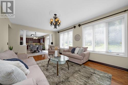 15 Upper Canada Drive, Erin (Hillsburgh), ON - Indoor Photo Showing Living Room