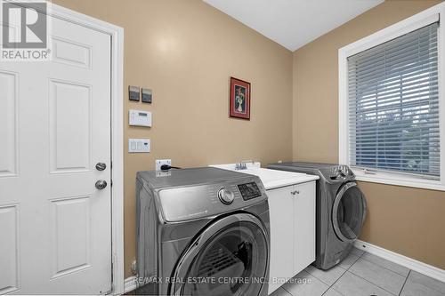 15 Upper Canada Drive, Erin (Hillsburgh), ON - Indoor Photo Showing Laundry Room