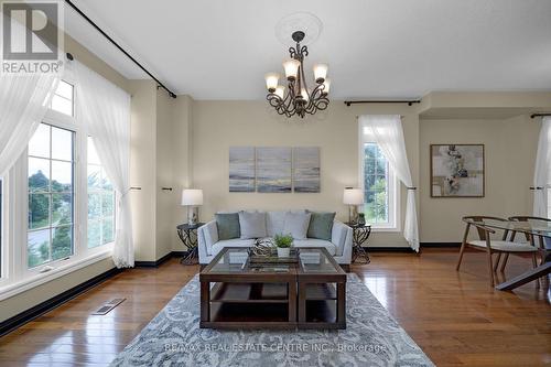 15 Upper Canada Drive, Erin (Hillsburgh), ON - Indoor Photo Showing Living Room