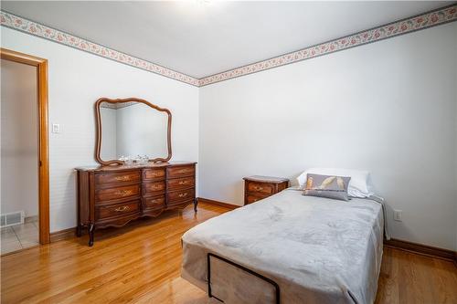 159 West 26Th Street, Hamilton, ON - Indoor Photo Showing Bedroom