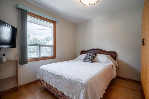 159 West 26Th Street, Hamilton, ON - Indoor Photo Showing Bedroom