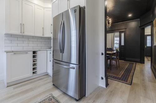 21 Rosemont Avenue, Hamilton, ON - Indoor Photo Showing Kitchen