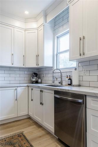 21 Rosemont Avenue, Hamilton, ON - Indoor Photo Showing Kitchen